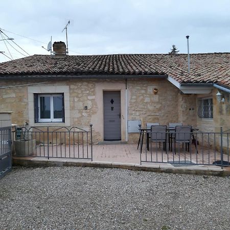 Gite Les Deux Meules Sainte-Colombe  Exteriör bild