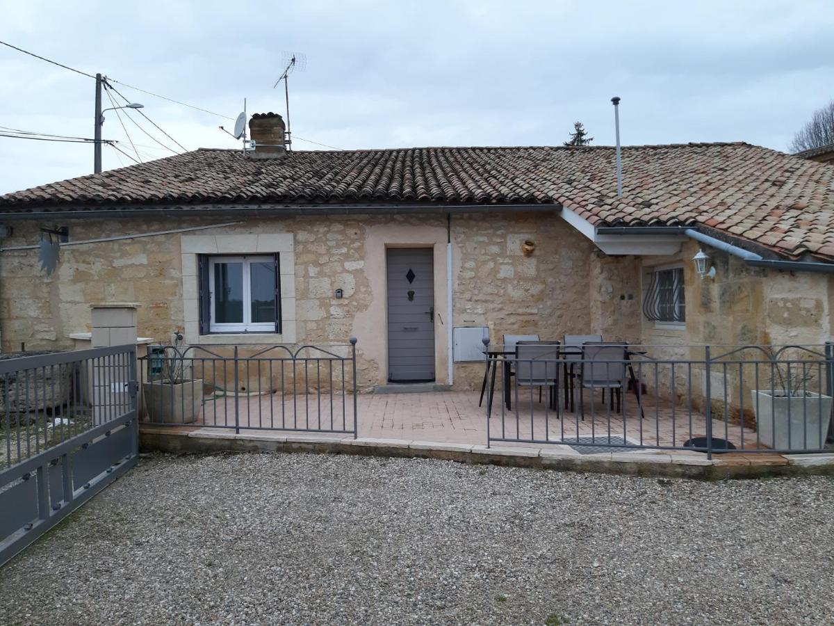 Gite Les Deux Meules Sainte-Colombe  Exteriör bild